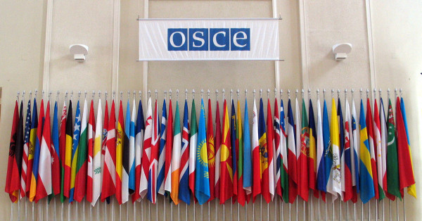 OSCE Logo mit Flaggen der Mitgliedsstaaten